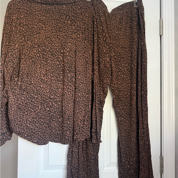 Victoria's Secret Leopard Print Pajama Set XL - Picture 2 of 5